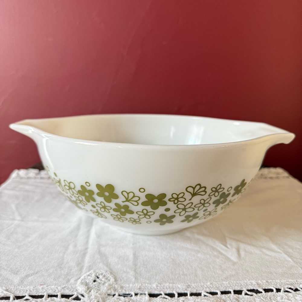 PYREX Vintage Spring Blossom Cinderella Bowl 443 Crazy Daisy